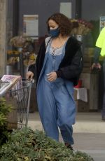 PAULA PATTON Shopping at Vintage Grocers in Malibu 01/08/2021