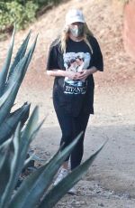 Pregnant ELSA HOSK Out Hiking in Los Angeles 01/02/2021