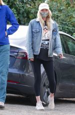 Pregnant ELSA HOSK Out Hiking in Los Angeles 01/02/2021