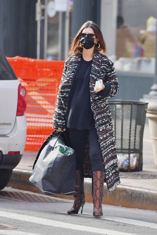 Pregnant EMILY RATAJKOWSKI Out and About in New York 01/14/2021
