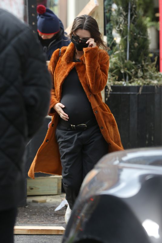 Pregnant EMILY RATAJKOWSKI Out in New York 01/27/2021