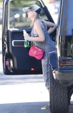 Pregnant LALA KENT at a Pressed Juice in Los Angeles 01/15/2021