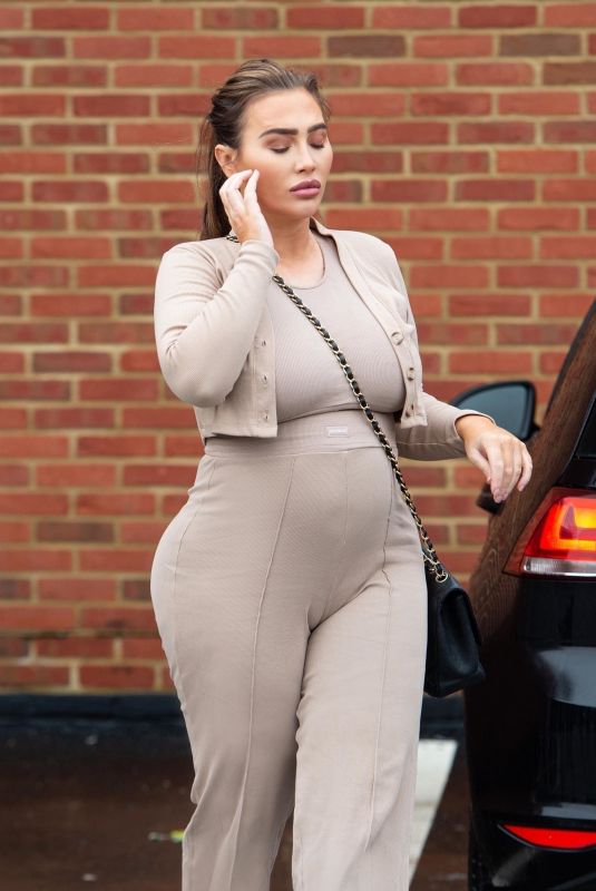 Pregnant LAUREN GOODGER Out in Essex 01/18/2021