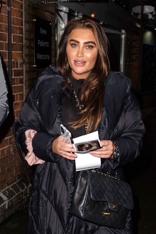 Pregnant LAUREN GOODGER Out in Essex 01/24/2021