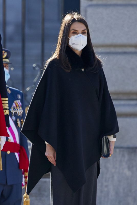 queen-letizia-of-spain-at-new-year-s-military-parade-in-madrid-01-06