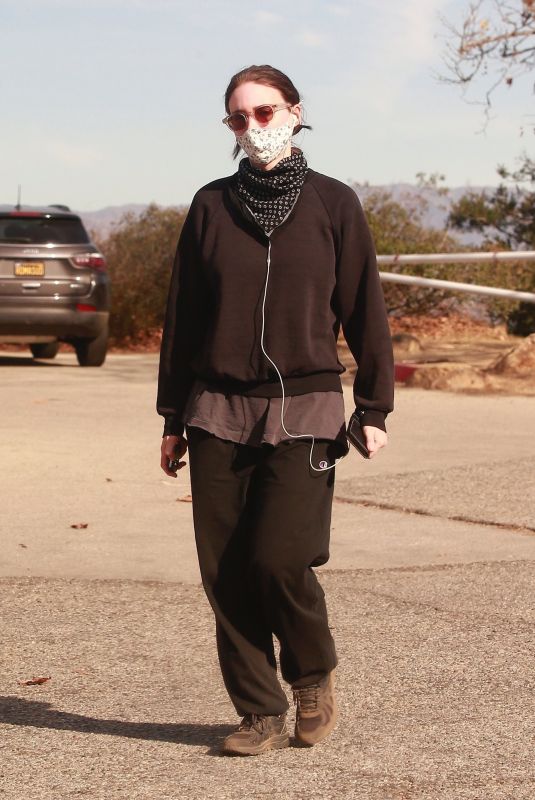 ROONEY MARA Out Hiking in Los Angeles 01/16/2021