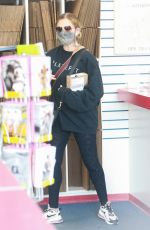 SARAH MICHELLE GELLAR at a USPS Store in Santa Monica 01/25/2021