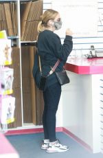 SARAH MICHELLE GELLAR at a USPS Store in Santa Monica 01/25/2021