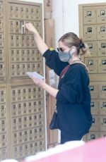 SARAH MICHELLE GELLAR at a USPS Store in Santa Monica 01/25/2021