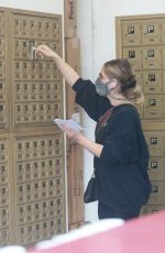 SARAH MICHELLE GELLAR at a USPS Store in Santa Monica 01/25/2021