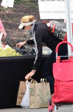 SARAH MICHELLE GELLAR Sgopping at Farmers Market in Brentwood 01/10/2021