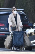 SARAH MICHELLE GELLAR Shopping at Farmers Market in Brentwood 01/25/2021