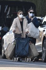 SARAH MICHELLE GELLAR Shopping at Farmers Market in Brentwood 01/25/2021