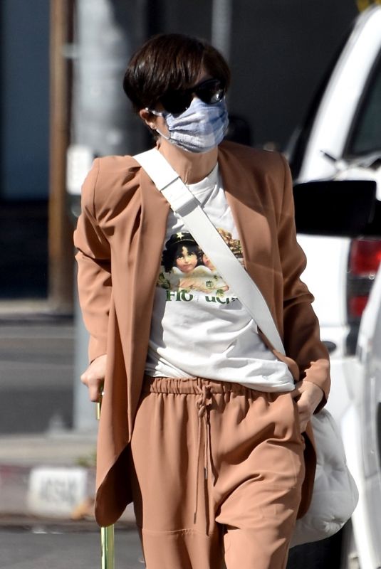 SELMA BLAIR Leaves Coffee Bean & Tea in Studio City 01/26/2021