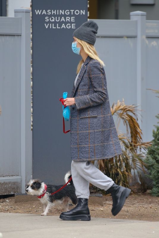 TAYLOR NEISEN Out with Her Dog in New York 01/15/2021