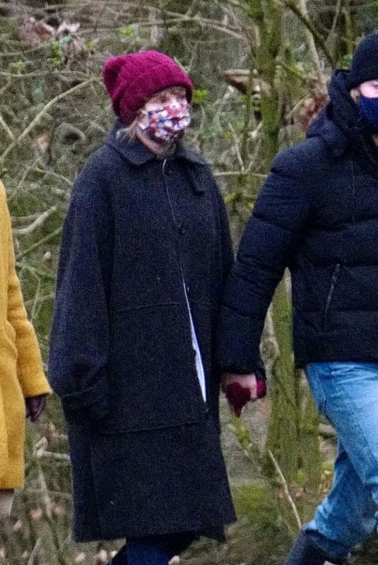 TAYLOR SWIFT and Joe Alwyn Out in London 01/11/2021
