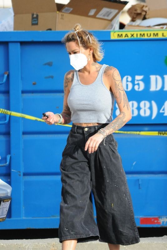 TINA LOUISE Work at Getting her Suger Taco Second Location Open in Los Angeles 01/13/201