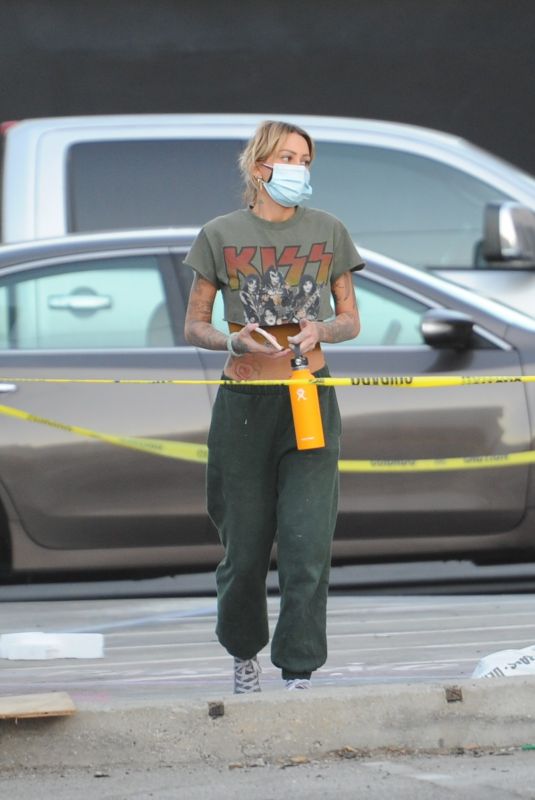 TINA LOUISE Work at Her Suger Taco Second Location in Los Angeles 01/22/2021