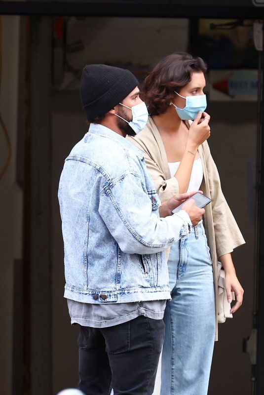 VANESSA VALLADARES and Zac Efron Out for Dinner in Sydney 01/09/2021