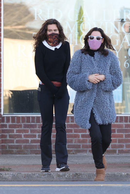 VICTORIA and LUANN DE LESSEPS Out in Bridgehampton 01/10/2021