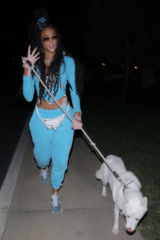 WINNIE HARLOW Out with Her Dog in Malibu 01/19/2021