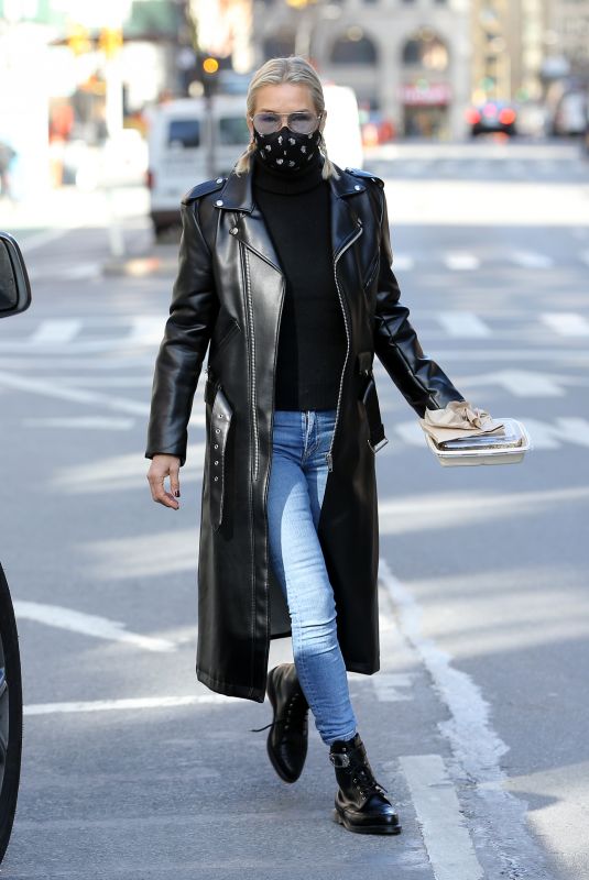YOLANDA HADID Out for Breakfast in New York 01/28/2021