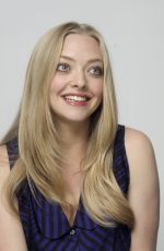 AMANDA SEYFRIED at Jennifer