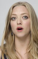 AMANDA SEYFRIED at Jennifer