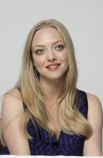 AMANDA SEYFRIED at Jennifer