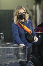 AMY POEHLER Shopping at Bristol Farms in Beverly Hills 02/11/2021