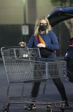 AMY POEHLER Shopping at Bristol Farms in Beverly Hills 02/11/2021