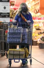 AMY POEHLER Shopping at Bristol Farms in Beverly Hills 02/11/2021