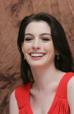 ANNE HATHAWAY at Becoming Jane Press Conference 07/11/2007