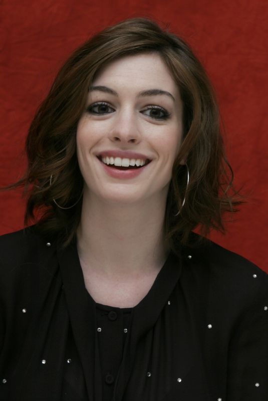 ANNE HATHAWAY at Get Smart Press Conference 05/31/2008