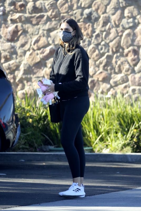APRIL LOVE GEARY Buys Happy Birthday Balloons in Malibu 02/20/2021