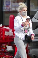 ARILE WINTER Shopping at Trader Joe