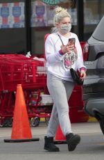 ARILE WINTER Shopping at Trader Joe