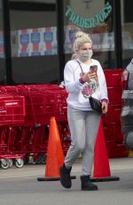 ARILE WINTER Shopping at Trader Joe