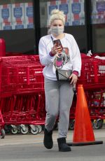 ARILE WINTER Shopping at Trader Joe