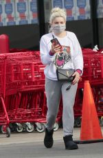 ARILE WINTER Shopping at Trader Joe