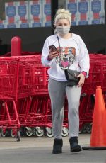 ARILE WINTER Shopping at Trader Joe