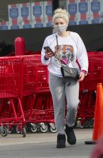 ARILE WINTER Shopping at Trader Joe