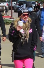 AVRIL LAVIGNE and Mod Sun Out Kissing on Valentine