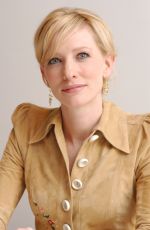 CATE BLANCHETT at The Aviator Press Conference 11/20/2004