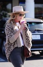 CATHERINE SUTHERLAND Out for Smoothie at Joi Cafe in Westlake Village 02/08/2021