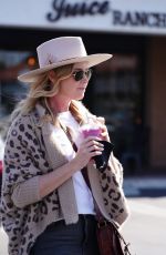 CATHERINE SUTHERLAND Out for Smoothie at Joi Cafe in Westlake Village 02/08/2021