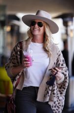 CATHERINE SUTHERLAND Out for Smoothie at Joi Cafe in Westlake Village 02/08/2021