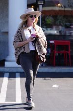 CATHERINE SUTHERLAND Out for Smoothie at Joi Cafe in Westlake Village 02/08/2021