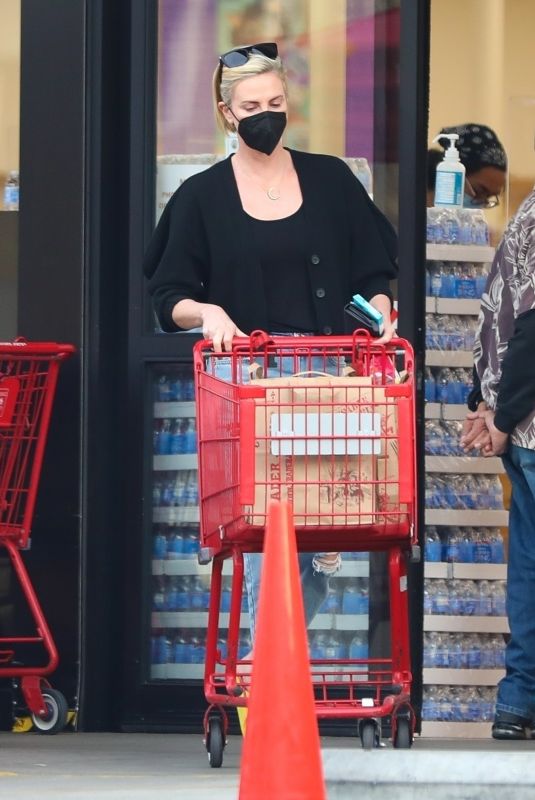 CHARLIZE THERON Shopping at Trader Joe
