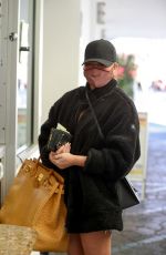 CHRISSY TEIGEN Leaves a Doctor